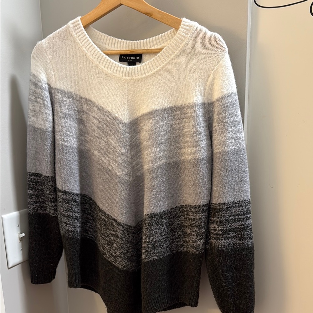 Women’s Gray and Black Sweater